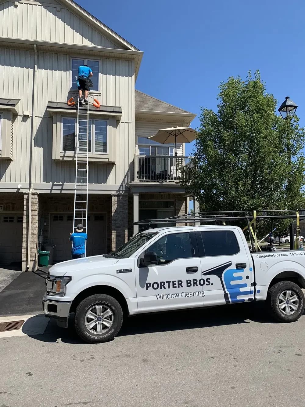 Professional Christmas light installation service in Niagara