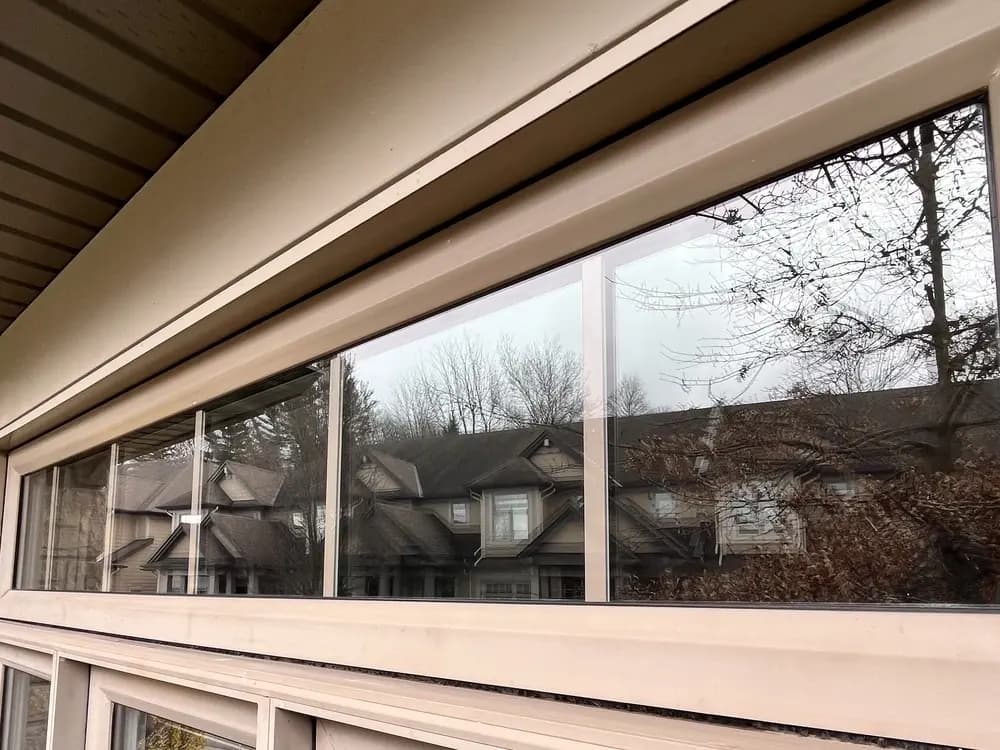 After — Window display cleaning before and after in St. Catharines