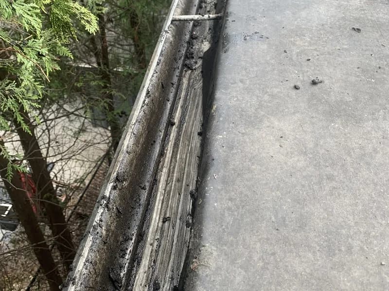After — Gutter cleaning before and after in St. Catharines